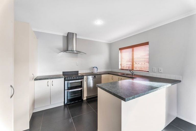 Photo of property in 6 Senecio Place, Weymouth, Auckland, 2103