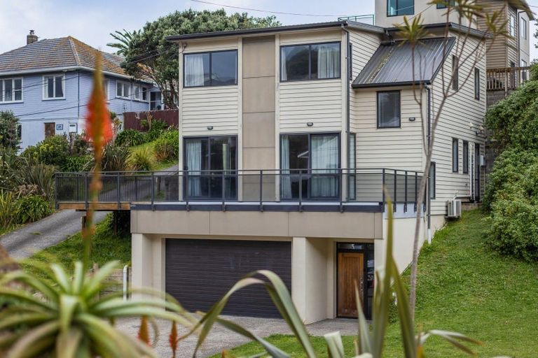 Photo of property in 23 View Road, Titahi Bay, Porirua, 5022