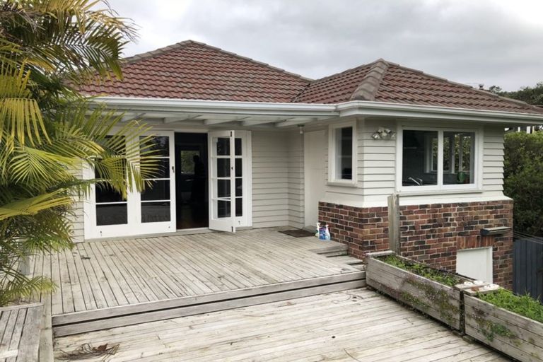 Photo of property in 44 Sylvan Avenue, Northcote, Auckland, 0627