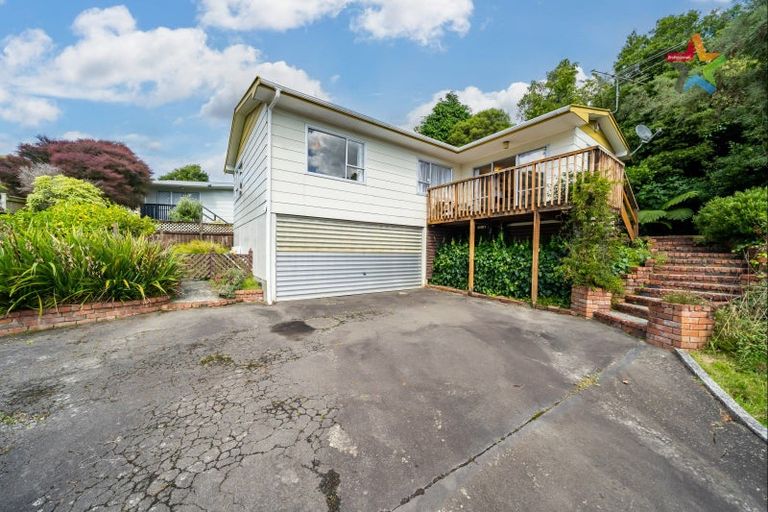 Photo of property in 11 Mokopuna Grove, Stokes Valley, Lower Hutt, 5019
