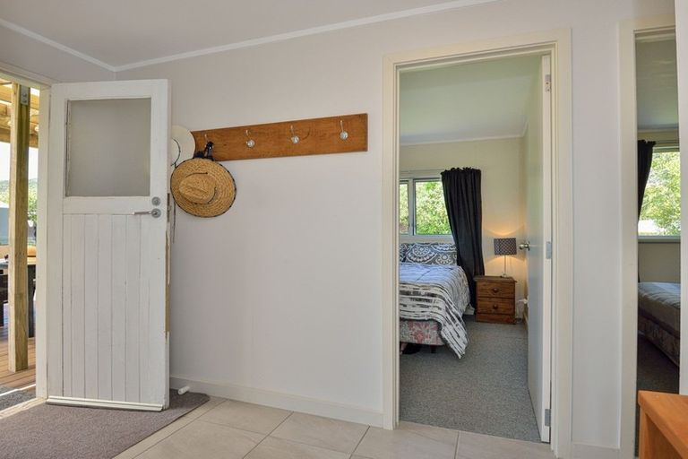 Photo of property in 75 Fortescue Street, Mahia, 4198