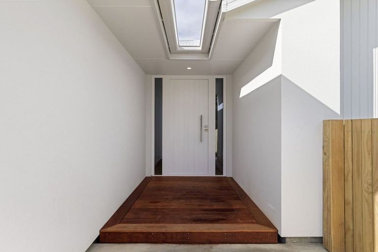 Photo of property in 44 Solitude Crescent, Kelvin Grove, 4470