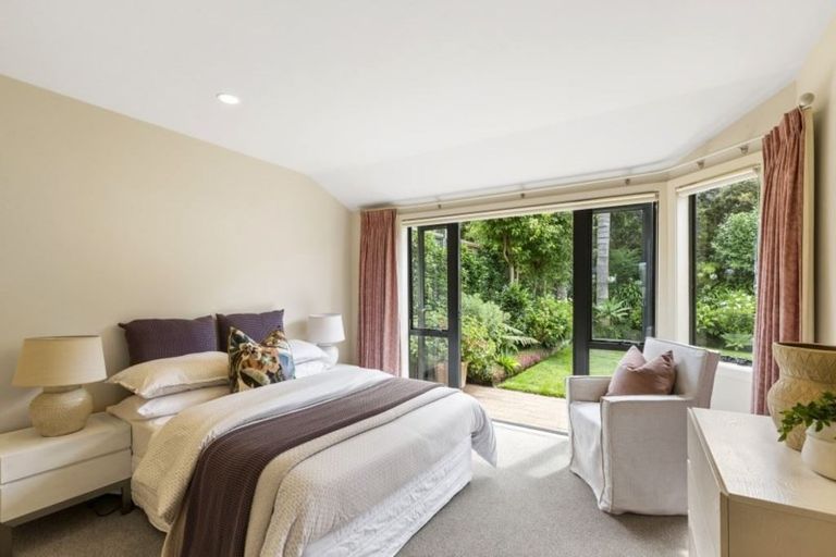 Photo of property in 9/8 Tobago Place, Sunnynook, Auckland, 0620
