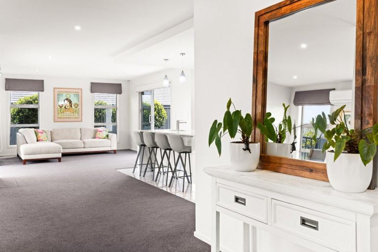 Photo of property in 11 Percy Berry Place, Havelock North, 4130