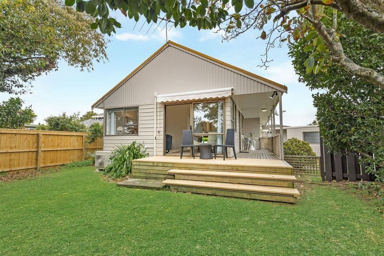 Photo of property in 2/14 Priestley Drive, Bucklands Beach, Auckland, 2014