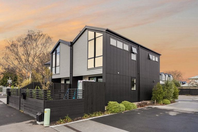 Photo of property in 1/27 Harewood Road, Papanui, Christchurch, 8053