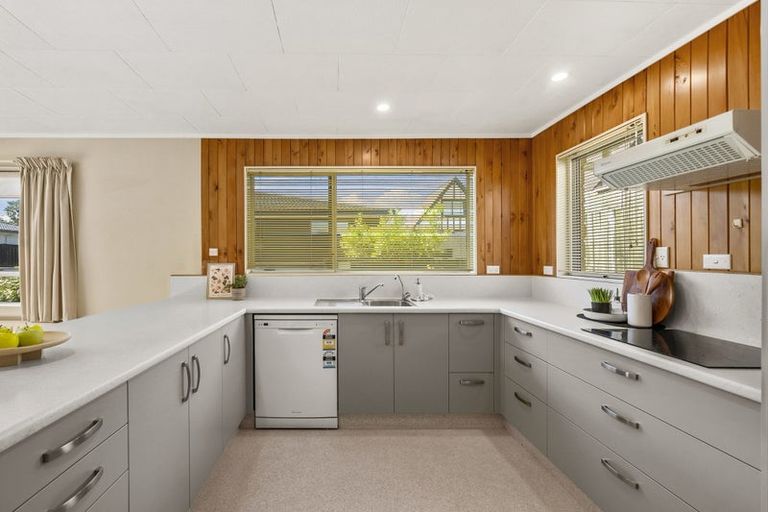 Photo of property in 6 Robertson Street, Glenholme, Rotorua, 3010