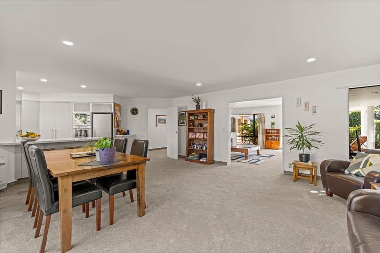 Photo of property in 28 Huntingdon Place, Avonhead, Christchurch, 8042