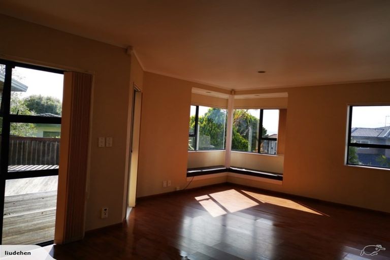 Photo of property in 48a Whiting Grove, West Harbour, Auckland, 0618