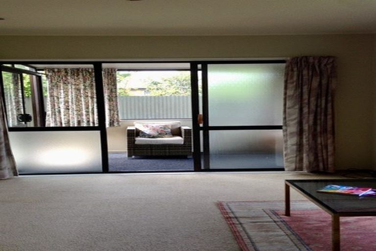 Photo of property in 6a Middlepark Road, Sockburn, Christchurch, 8042