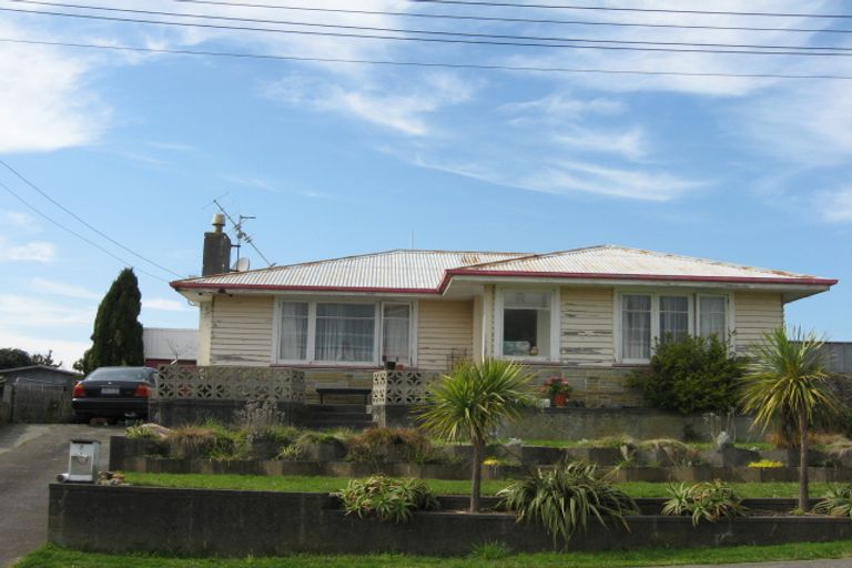 Photo of property in 8 Glenn Street, Castlecliff, Whanganui, 4501
