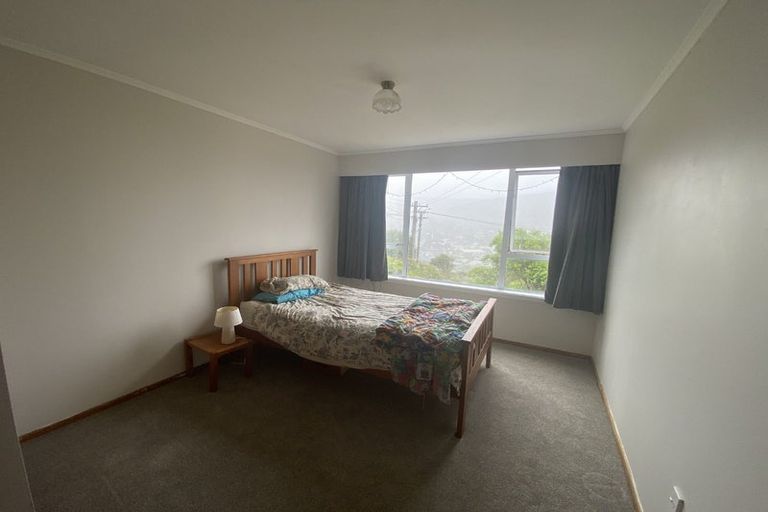 Photo of property in 2 Mayfair Place, Tawa, Wellington, 5028
