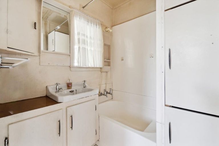 Photo of property in 18 Bertram Road, Kawakawa Bay, 2585