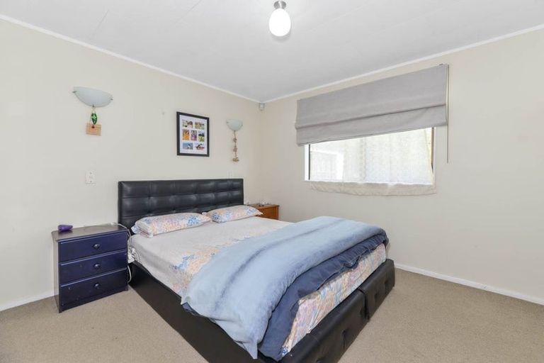 Photo of property in 25 Glen Close, Glen Eden, Auckland, 0602