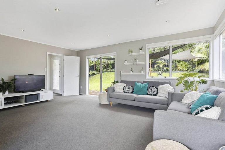 Photo of property in 1/8 Tempo Place, Torbay, Auckland, 0630