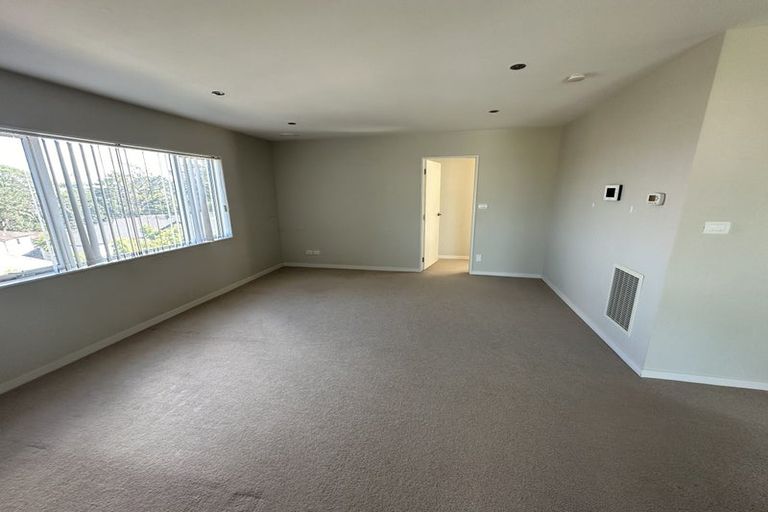 Photo of property in 72 Harrowglen Drive, Northcross, Auckland, 0630