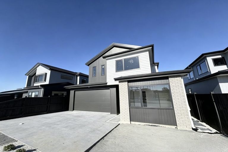 Photo of property in 8 Songline Road, Karaka, 2113