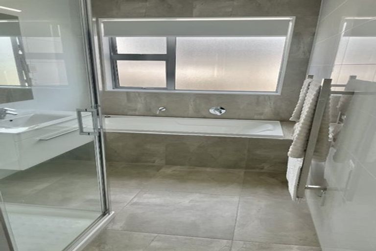 Photo of property in 8 Aporo Drive, Kumeu, 0810