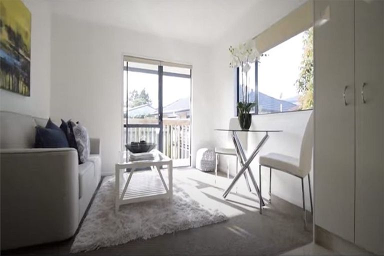 Photo of property in 8a Gossamer Drive, Pakuranga Heights, Auckland, 2010