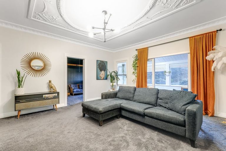 Photo of property in 102 Paremata Road, Paremata, Porirua, 5024