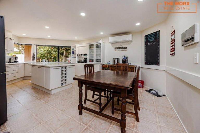 Photo of property in 22 Gillard Place, Eastern Beach, Auckland, 2012