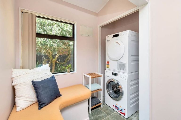 Photo of property in 2/3 Aorangi Place, Birkenhead, Auckland, 0626