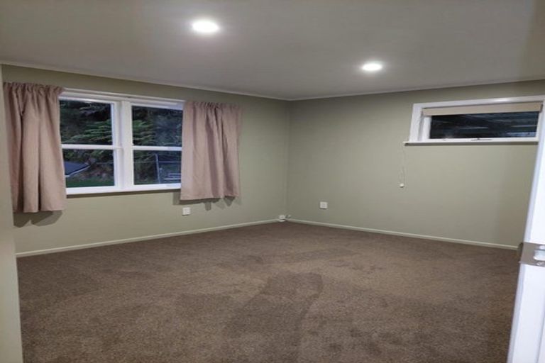 Photo of property in 14 Shackleton Grove, Stokes Valley, Lower Hutt, 5019