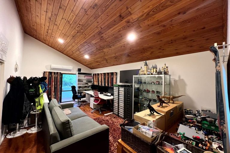 Photo of property in 4 Oystergrove Road, West Harbour, Auckland, 0618