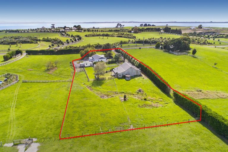 Photo of property in 27 Whatapaka Road, Karaka, Papakura, 2580