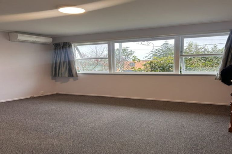 Photo of property in 2a Chapman Road, Te Atatu Peninsula, Auckland, 0610