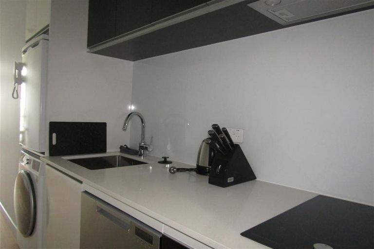 Photo of property in Frank Sargeson Apts, 406/74 Anzac Street, Takapuna, Auckland, 0622