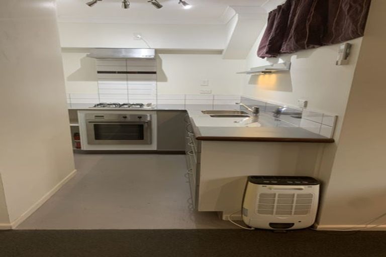 Photo of property in 14 Pokohiwi Road, Normandale, Lower Hutt, 5010