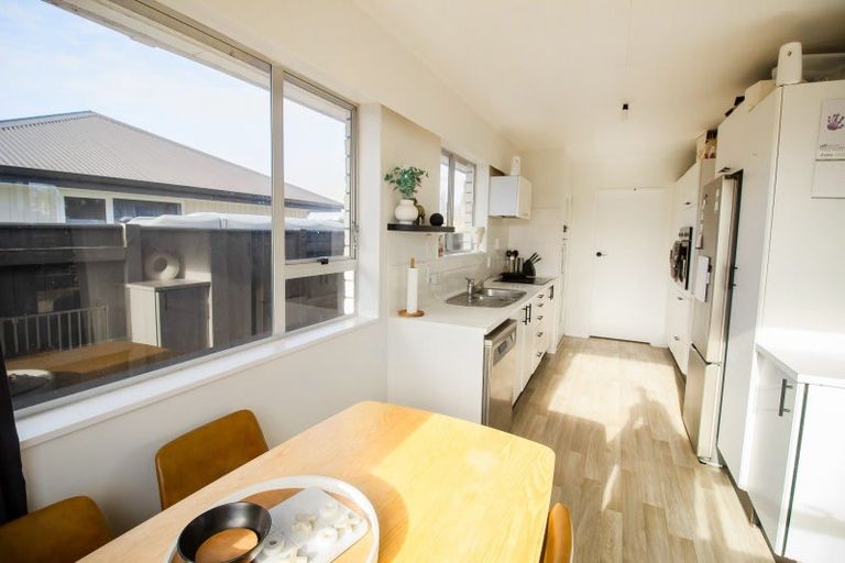 Photo of property in 32 Palliser Place, Milson, Palmerston North, 4414