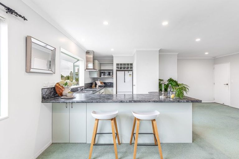 Photo of property in 2/555 Glenfield Road, Glenfield, Auckland, 0629