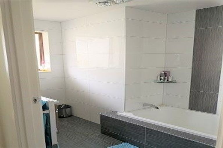 Photo of property in 91 Takutai Avenue, Half Moon Bay, Auckland, 2012