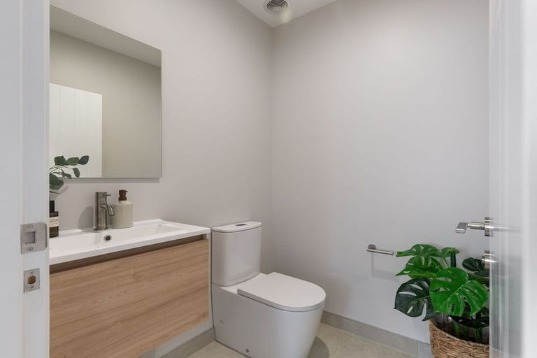 Photo of property in 44 Solitude Crescent, Kelvin Grove, 4470