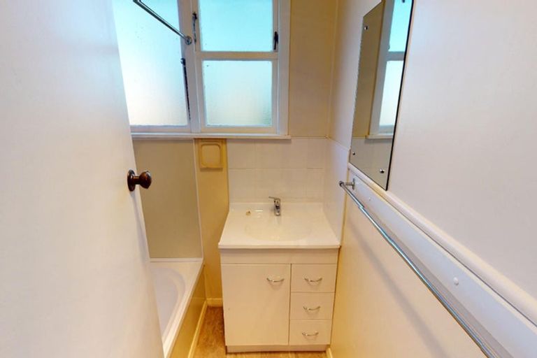 Photo of property in 4a Warwick Place, Awapuni, Palmerston North, 4412