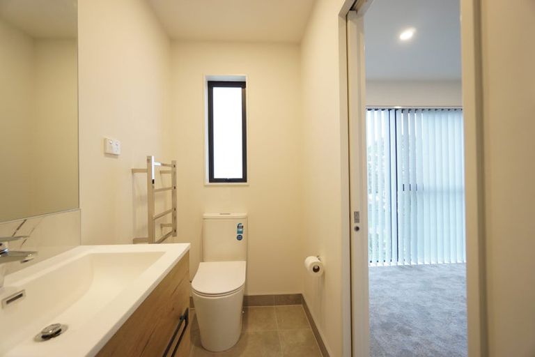 Photo of property in 3/26 Buscomb Avenue, Henderson, Auckland, 0610