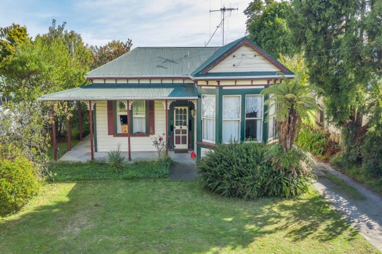 Photo of property in 7 Weraroa Road, Levin, 5510