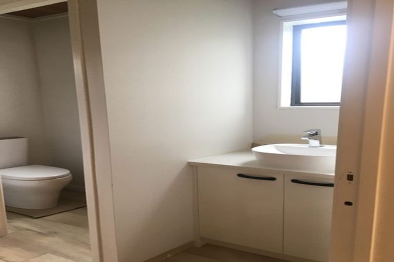 Photo of property in 1/11 Taipari Road, Te Atatu Peninsula, Auckland, 0610