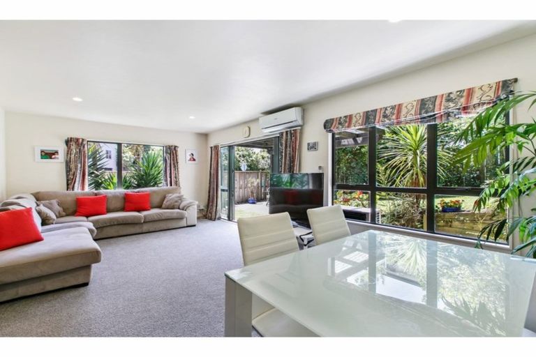 Photo of property in 9/42 Fields Parade, Oteha, Auckland, 0632