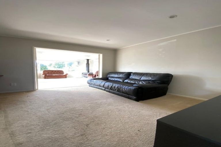 Photo of property in 99 Archmillen Avenue, Pakuranga Heights, Auckland, 2010