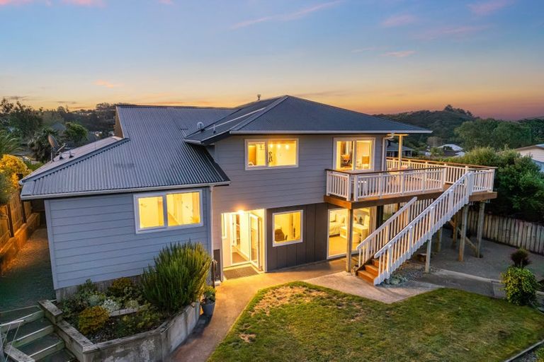 Photo of property in 7 James Cook Drive, Whitby, Porirua, 5024