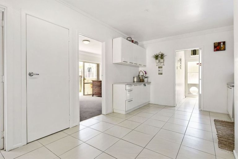 Photo of property in 1/11 Charles Dickens Drive, Mellons Bay, Auckland, 2014