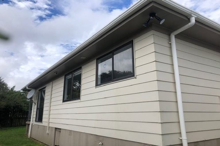 Photo of property in 2/8 Blackgate Place, Weymouth, Auckland, 2103