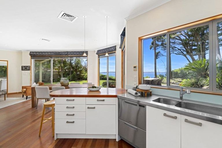 Photo of property in 24 Cliff Road, Torbay, Auckland, 0630