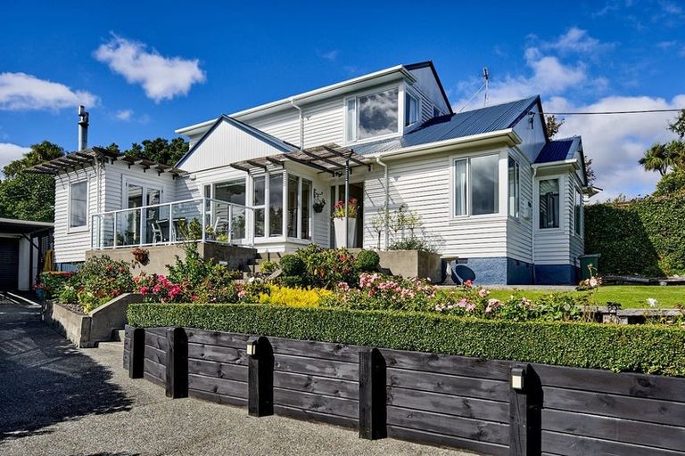 Photo of property in 1 Singers Road, Korokoro, Lower Hutt, 5012