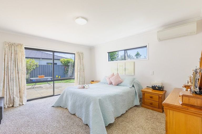 Photo of property in 76 Orotu Drive, Poraiti, Napier, 4112