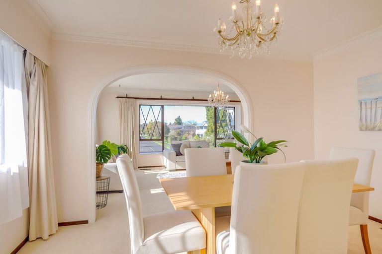 Photo of property in 21 Madill Road, St Andrews, Hamilton, 3200