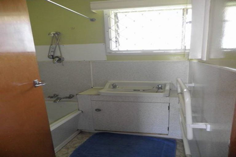 Photo of property in 8 Kohekohe Street, New Lynn, Auckland, 0600